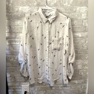 Reitmans dragonfly shirt size L  beautiful light classic shirt PTP is 20